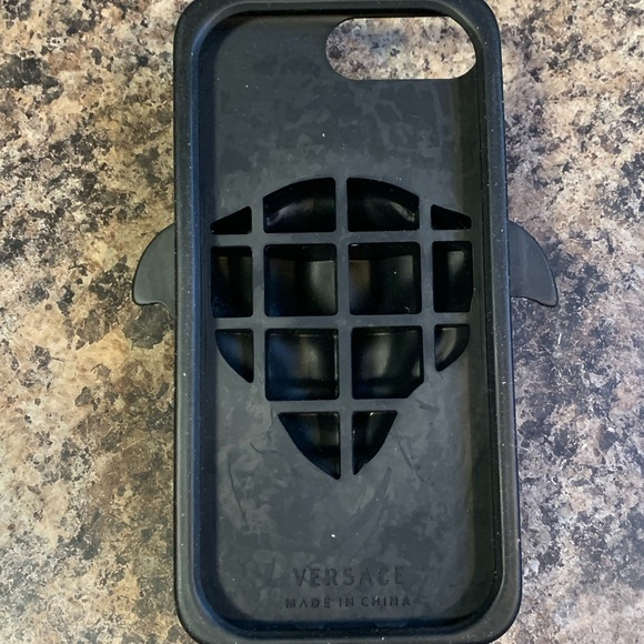VERSACE 7/8 PLUS PHONE CASE - Picture 5 of 5